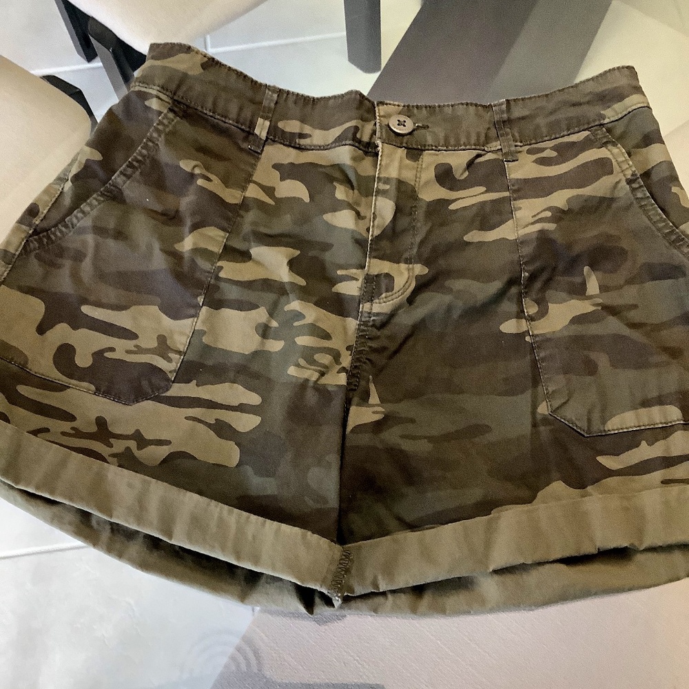 Camouflaged shorts. Cuffed hem. Size medium.
